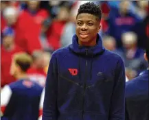  ?? DAVID JABLONSKI / STAFF ?? Dayton’s Kostas Antetokoun­mpo, watching the Flyers warm up during a redshirt season in 2016-17, is one of the team’s highest-rated recruits at an athletic 6-foot-10.