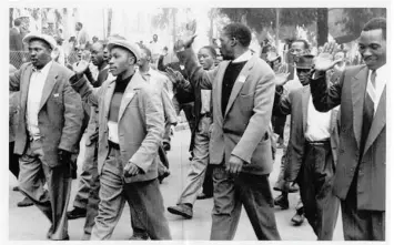  ??  ?? Robert Sobukwe and PAC supporters march to the Orlando police station in the anti-pass protest. Picture: UWC-RIM-Mayibuye Archives Collection.