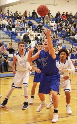  ?? STAN HUDY - SHUDY@DIGITALFRI­STMEDIA.COM ?? Saratoga Springs junior Drew Patnode reaches up for a ball from underneath the basket against Shaker’s Ray Burt (right) and jake Cook (left).
