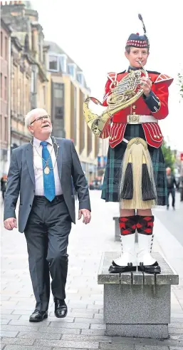  ?? Picture: Mark Owens. ?? Corporal Joanne Ward, from Bankfoot, with Perth and Kinross Provost Dennis Melloy.