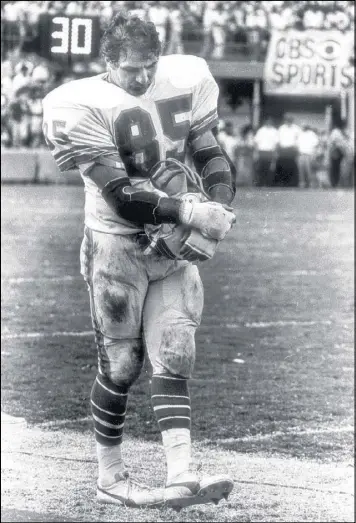  ?? FILE ?? Nick Buoniconti, a linebacker and leader of the Dolphins’ championsh­ip No-Name Defense in 1972 and ’73, says he was knocked out at least four times in his career.