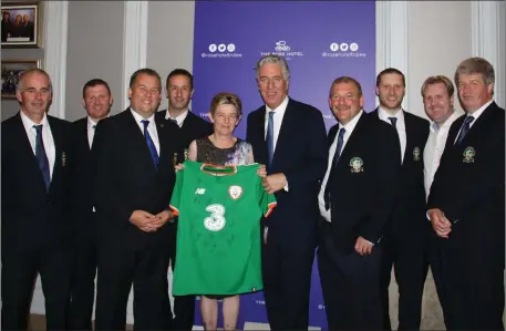  ??  ?? The Kerry Branch of the Irish Soccer Referees Society celebrated their 40th anniversar­y in the Rose Hotel Tralee last Saturday. John Delaney, CEO of the FAI, attended and presented the Kerry branch with a signed Irish jersey. From left: Owen Moynihan,...