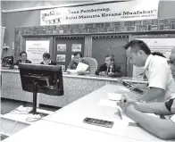  ??  ?? SESI taklimat oleh Kassim (tiga dari kiri) mengenai matlamat PISA khususnya di Sabah.