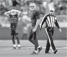  ?? NHAT V. MEYER/STAFF ?? Blaine Gabbert leaves the field disappoint­ed, but the QB would earn his receivers’ praise.