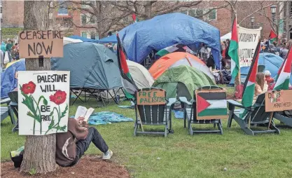  ?? ?? Pro-Palestinia­n students from UVM set up an encampment outside Andrew Harris Commons on April 28 to pressure the university to cut financial and academic ties with Israel. MEGAN STEWART/FREE PRESS