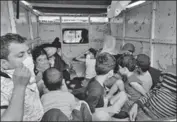  ?? ANI ?? ■
Auto drivers from Maharashtr­a, on way to their native places in UP, arrive in Bhopal in a pick-up van on Monday.