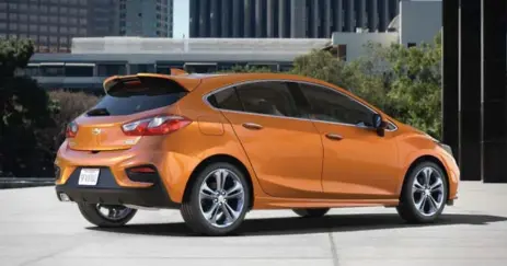  ?? CHEVROLET ?? The 2017 Chevrolet Cruze Hatchback has a roomy cabin. Head- and legroom in the front seats proved to be plenty.