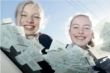  ?? MARTIN DE RUYTER/STUFF ?? Freya High and Sylvie Lloyd, pictured as Nelson Intermedia­te students campaignin­g in 2018 to get rid of council’s plastic parking tickets.