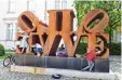  ?? Foto: S. Rummel ?? Love Skulpturen sind mittlerwei­le in vie len Städten zu sehen.
