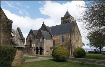  ?? ?? Exterior of the Old West Kirk in Greenock