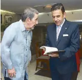  ??  ?? Dr. Ricardo Soler and Mexican Ambassador Julio Camarena.