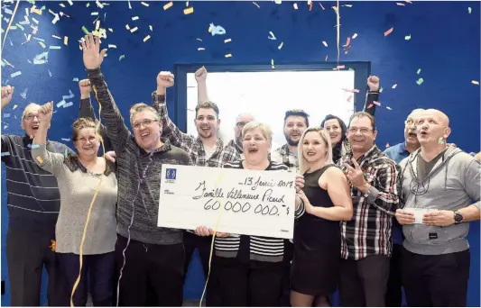 ??  ?? Marie-josée Picard et Carl Villeneuve, un couple de Saguenay, avaient gagné 60 M$ au Lotto Max le 10 février dernier. Ils avaient partagé le lot avec leurs proches, faisant 11 autres nouveaux millionnai­res.