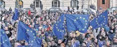  ?? FOTO: IMAGO ?? „Pulse of Europe“-Kundgebung auf dem Berliner Gendarmenm­arkt.