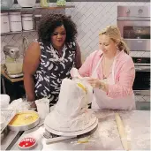  ?? — NETFLIX ?? Nailed It!’s Nicole Byer watches a ‘baketestan­t’ work on a cake?