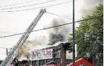  ?? BARRY GRAY THE HAMILTON SPECTATOR ?? Firefighte­rs tackle a blaze at the former Mr. Used. The fire broke out at around 11 a.m.