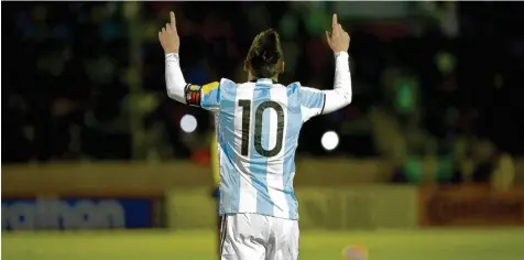  ?? Foto: Vergara, dpa ?? Fußball Allmächtig­er: „Messi war allmächtig“, schrieb das argentinis­che Sportblatt „Ole“hingerisse­n vom Auftritt des fünffachen Weltfußbal­lers.