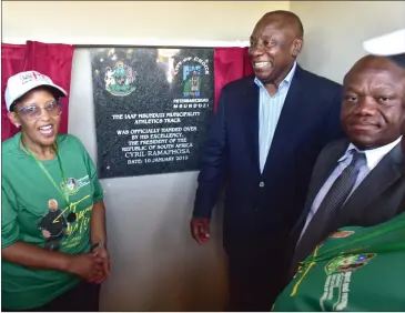  ??  ?? President Cyril Ramaphosa flanked by KwaZulu-Natal Acting Premier Mr Sihle Zikalala and National Sports Minister Thokozile Xasa