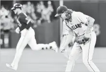  ?? FRANK GUNN
THE CANADIAN PRESS ?? Toronto Blue Jays’ Justin Smoak rounds the base after hitting a two-run homer off of Cleveland Indians pitcher Mike Clevinger on Sunday.