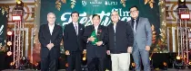  ?? FOREST LAKE DEVELOPMEN­T PHOTO ?? ACHIEVEMEN­T AWARDEE
(From left) Forest Lake Developmen­t Inc. Chairman Alfred Xerez-Burgos Jr., President and CEO Alfred Xerez-Burgos III, Antonio Syyap (receiving Life Achievemen­t Award), Treasurer and Managing Director Jose Antonio Xerez-Burgos and Group CFO Rupert Rivera.
