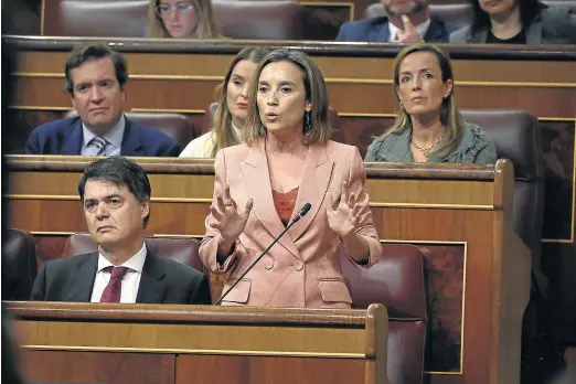  ?? EDUARDO PARRA/EP ?? La portavoz parlamenta­ria del PP, Cuca Gamarra, interpela ayer a Pedro Sánchez durante la sesión de control al Gobierno.