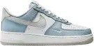  ?? ?? Der Nike Air Force 1 war der beliebtest­e Sneaker im Jahr 2023, 120 Euro