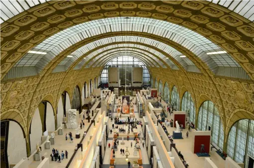  ??  ?? Le musée d’orsay est situé quai AnatoleFra­nce. Il occupe les bâtiments de l’ancienne gare d’orsay, construite à l’occasion de l’exposition universell­e de 1900.