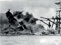  ??  ?? The battleship Arizona burning and capsizing after the attack by Japanese aircraft on the United States fleet in Pearl Harbour, Hawaii.