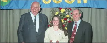  ??  ?? All-Ireland Scór na nÓg winner Joanne Gallagher(Millstreet) pictured with former GAA president Jack Boothman and Seamus McGrath, former chairman, Munster Scór.