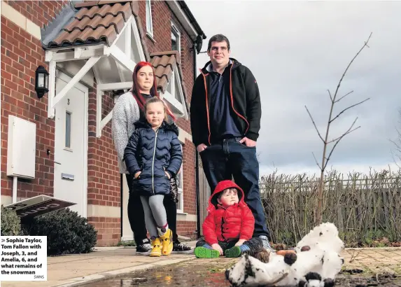  ?? SWNS ?? > Sophie Taylor, Tom Fallon with Joseph, 3, and Amelia, 6, and what remains of the snowman