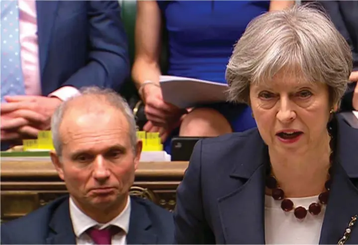  ??  ?? VIL OPPLØSE: Statsminis­ter Theresa May har iverksatt den mest omfattende britiske utvisninge­n på 30 år, og har til hensikt å oppløse Russlands spionnettv­erk i Storbritan­nia.