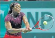  ?? REUTERS PHOTO ?? Sloane Stephens beat Naomi Osaka 75, 46, 61 in a group game of the WTA Finals on Monday.