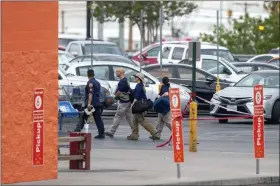  ?? THE ASSOCIATED PRESS ?? FBI agents arrive to the Walmart store in the aftermath of a mass shooting in El Paso, Texas, Sunday. A gunman opened fire Saturday killing 22 people.