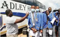  ?? PictureInn­ocentMakaw­a ?? Bradley High School pupils undergo temperatur­e screening in Harare yesterdayb­eforedepar­tingforMad­ziwa. -