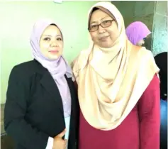  ??  ?? Fuziah (right) poses with PKR Sibuti women chief Zulhaidah Suboh.