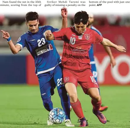  ?? AFP PIC ?? Qatari club Lekhwiya’s Nam Tae-hee (right) vies for the ball against Farshad Salarvand from Iran’s Esteghlal Khuzestan during their AFC Champions League match on Monday. Lekhwiya won 2-1.