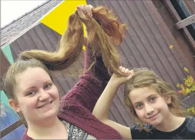  ?? Picture: Bob Kitchin FM3992389 ?? Gemma Sunnucks and Mollie ready for their hair cut for The Little Princess Trust