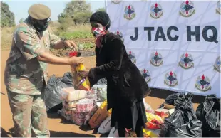  ??  ?? Mpumalanga interim general officer commanding, Brig General Clifford Zibi, handing over donations to the Dludluma drop-off centre.