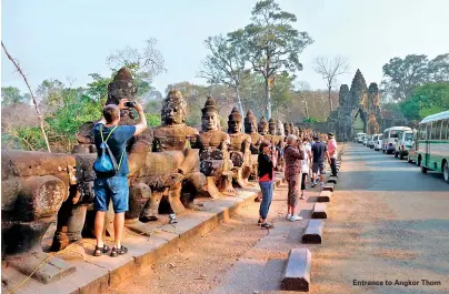  ??  ?? Entrance to Angkor Thom