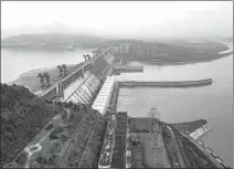  ?? LIN MU / FOR CHINA DAILY ?? The Three Gorges Dam and its power- generating units on its south bank on the Yangtze River in Yichang, Hubei province, on Sunday.