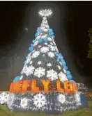  ??  ?? “Frozen”-themed Christmas Tree at SM North Edsa