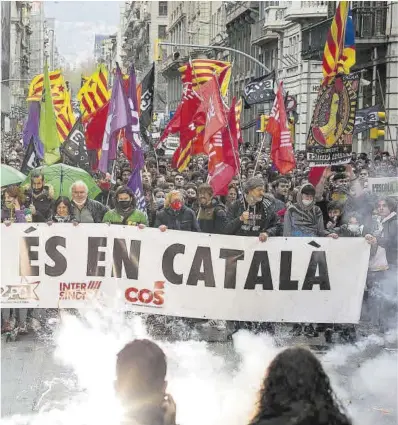  ?? Joan Cortadella­s ?? Manifestac­ió a favor de la immersió lingüístic­a a Barcelona, el mes de març passat.