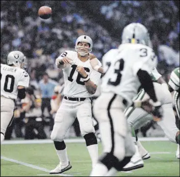  ?? The Associated Press ?? Jim Plunkett passed for 261 yards and three touchdowns for the Raiders in their 27-10 win over the Philadelph­ia Eagles in Super Bowl XV on Jan. 25, 1981, in New Orleans.