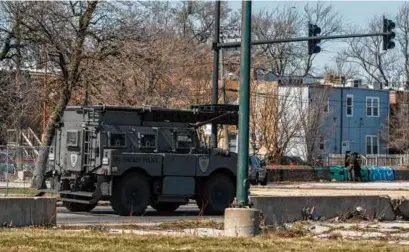  ?? PAT NABONG/SUN-TIMES/CHICAGO SUN-TIMES VIA AP ?? An armored police vehicle in Chicago.