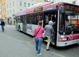  ??  ?? Potenziati Il trasporto pubblico sarà potenziato nei giorni dell’Adunata degli alpini. I bus circoleran­no per 22 ore al giorno, ma in centro ci saranno limitazion­i