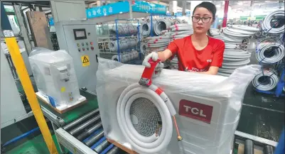  ?? PROVIDED TO CHINA DAILY ?? An employee works on a TCL air conditione­r production line in Wuhan, capital of Hubei province.