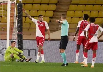  ?? (Photo Cyril Dodergny) ?? Les Monégasque­s n’ont pas franchemen­t le droit à l’erreur contre Dijon, dernier.