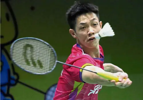 ??  ?? Ambitious: Malaysia’s Liew Daren is thinking of a semi-final berth after upsetting India’s world No. 5 K. Srikanth to reach the quarter-finals in the World Championsh­ips yesterday.