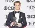 ?? Dia Dipasupil / Getty Images ?? Andrew Garfield accepts his first Tony Award on Sunday night.