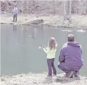  ?? BY PAM OWEN ?? A father teaches his young daughter to fish on opening day at Skyline Trout Farm, near Sperryvill­e.