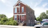  ?? ASHLEE REZIN/SUN-TIMES ?? The small apartment building at 2624 W. Ogden that Alex Pissios and his partners bought for $450,000 in October 2017.